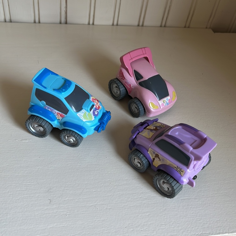 3 Disney Princess ‘Revv ‘em up and watch them go’ toy cars.